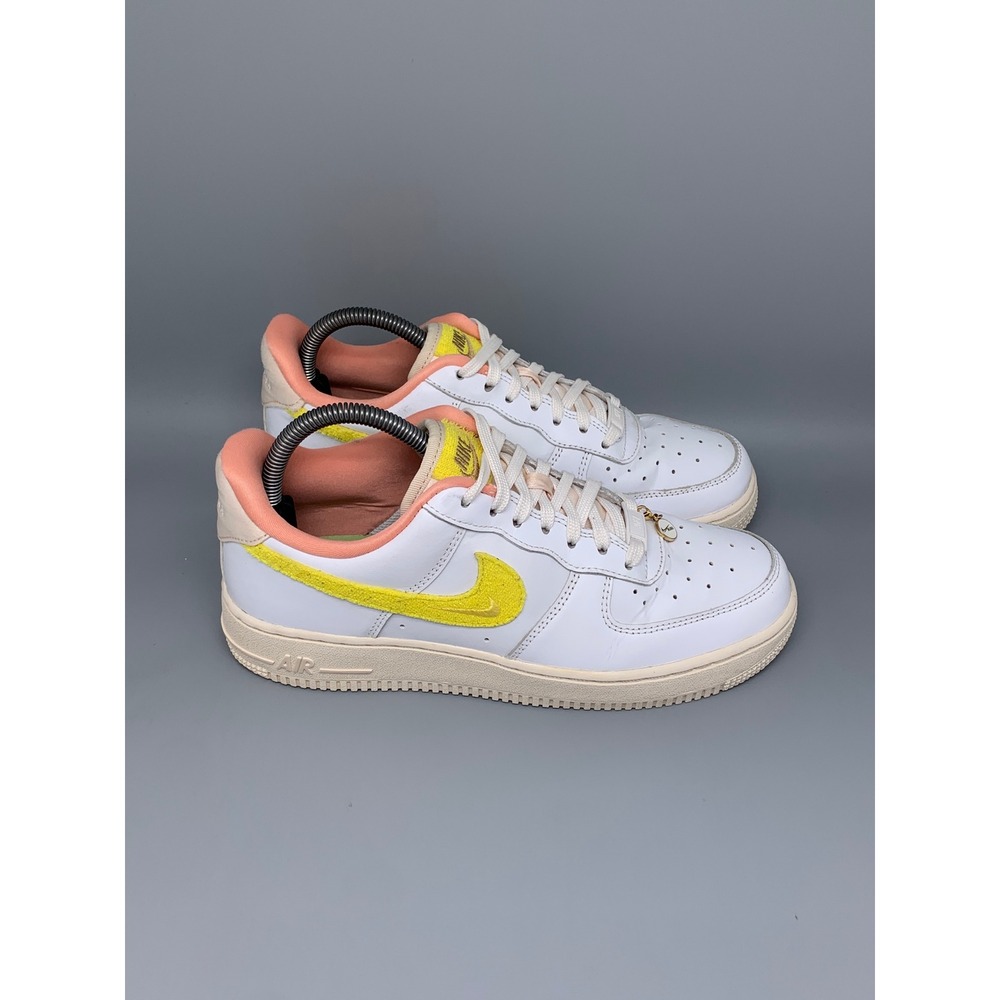 Nike Air Force 1 '07 Low Mama White Yellow Shoes DV2183-100 Women's Sz 8.5